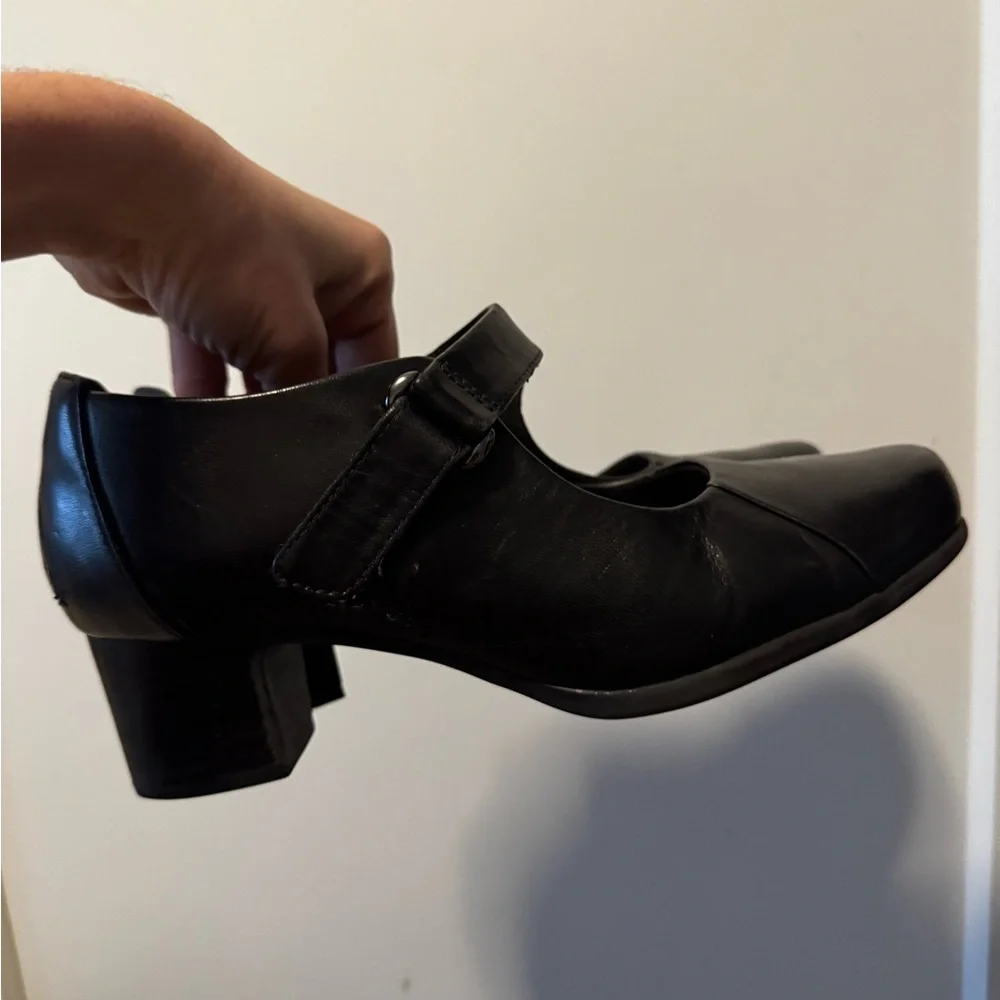 Dark brown Women's Mary Jane Shoes Clarks size 7.5 US 38 EURO
